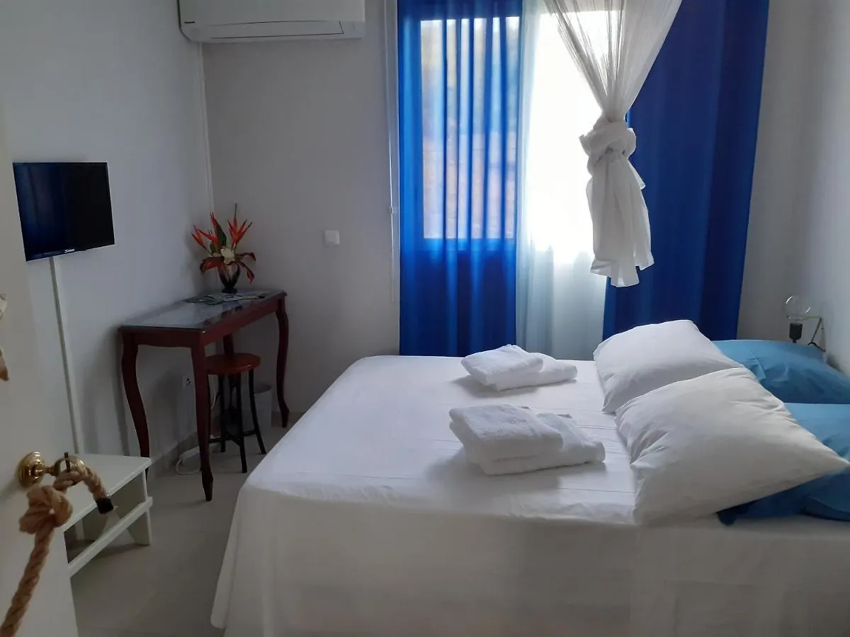 Hotel A L'Arche Bleue Le Robert